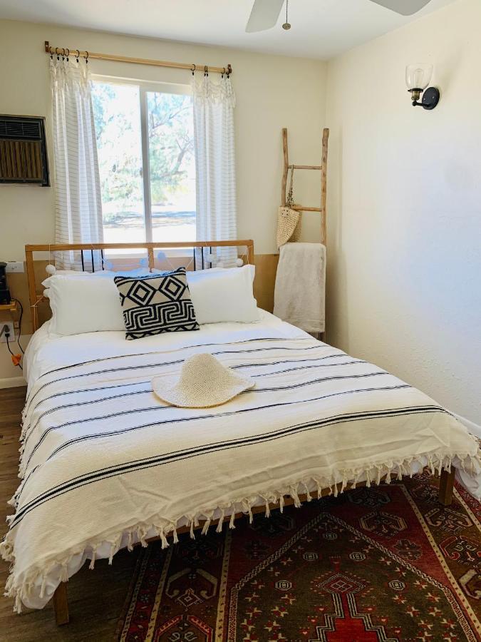 Casa Agave: Comfy Joshua Tree Cottage With Free Breakfast Bar Bagian luar foto